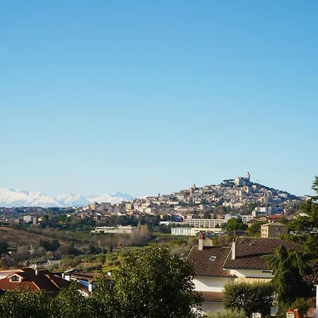 Loft With Private Garden Close To Shops Italy 公寓 *